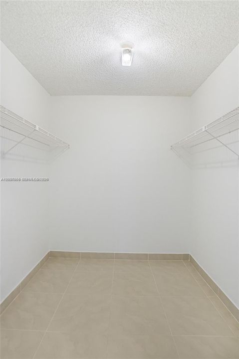 En Venta: $295,000 (2 camas, 2 baños, 1270 Pies cuadrados)