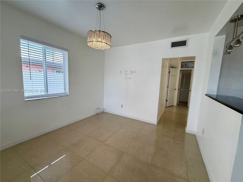 For Rent: $2,450 (2 beds, 2 baths, 900 Square Feet)