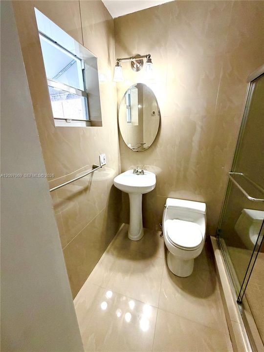 For Rent: $2,450 (2 beds, 2 baths, 900 Square Feet)