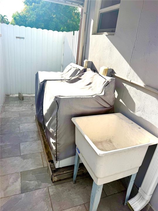 For Rent: $2,450 (2 beds, 2 baths, 900 Square Feet)