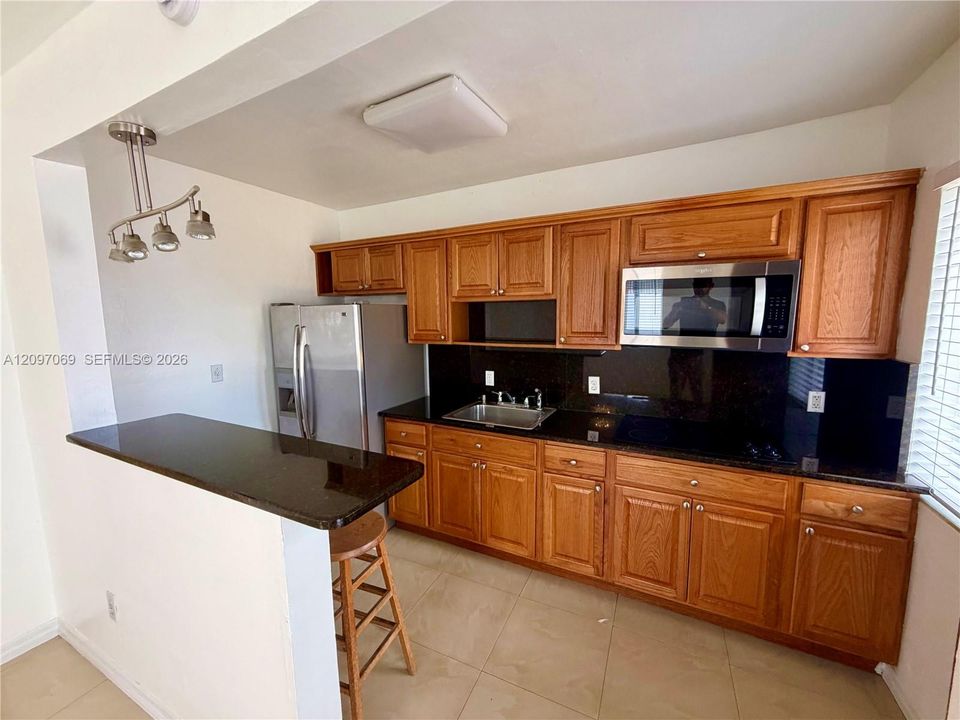 For Rent: $2,450 (2 beds, 2 baths, 900 Square Feet)