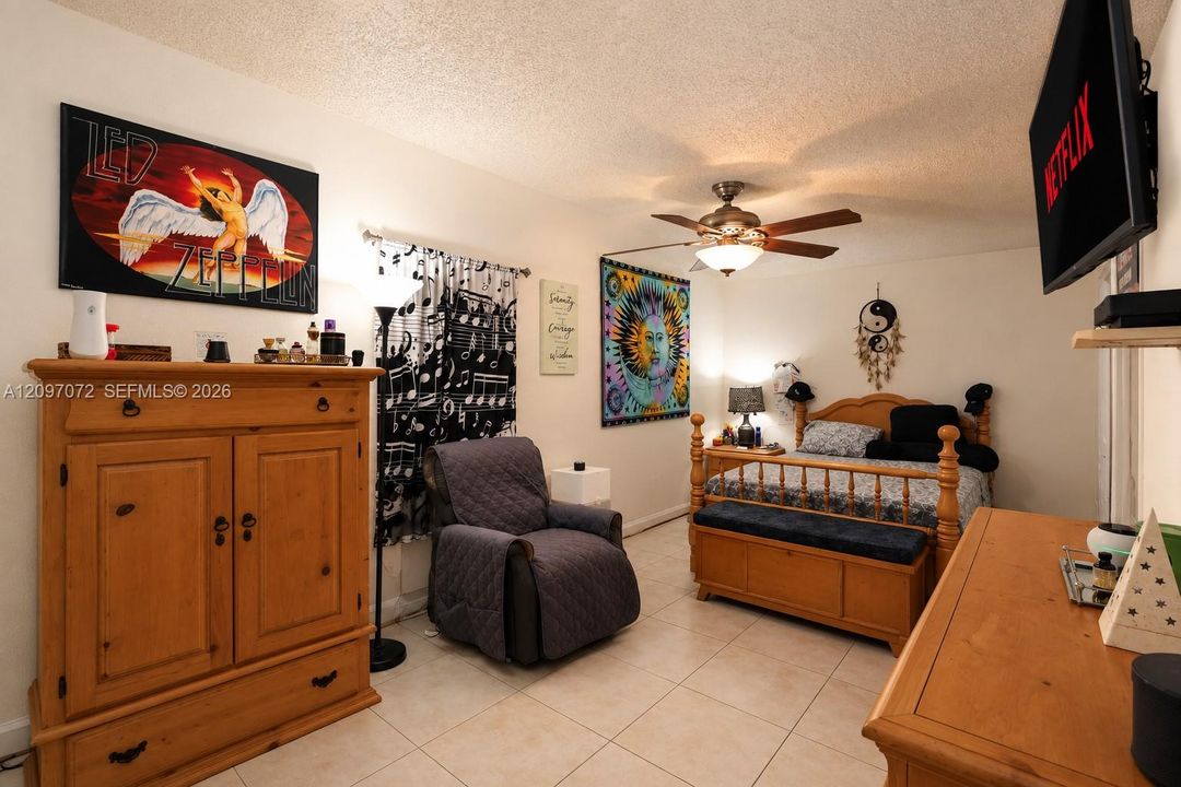 En Venta: $499,500 (3 camas, 2 baños, 1134 Pies cuadrados)