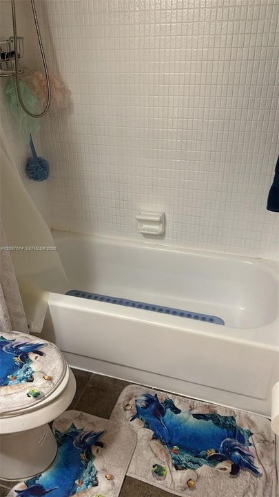 For Rent: $1,600 (1 beds, 1 baths, 704 Square Feet)
