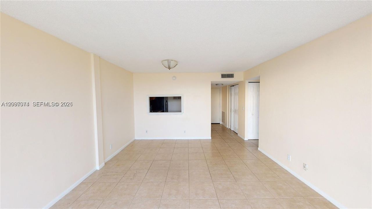 For Rent: $1,600 (1 beds, 1 baths, 704 Square Feet)