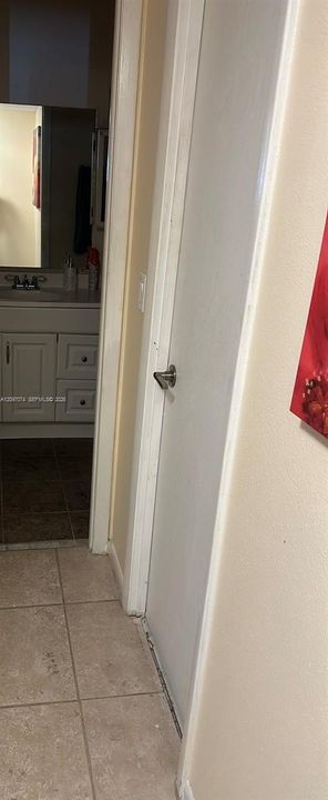 For Rent: $1,600 (1 beds, 1 baths, 704 Square Feet)