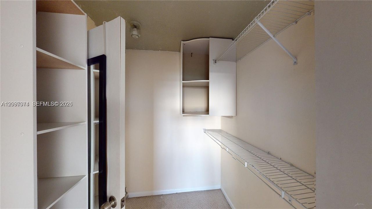 For Rent: $1,600 (1 beds, 1 baths, 704 Square Feet)