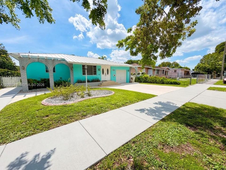 En Venta: $765,000 (4 camas, 2 baños, 1987 Pies cuadrados)