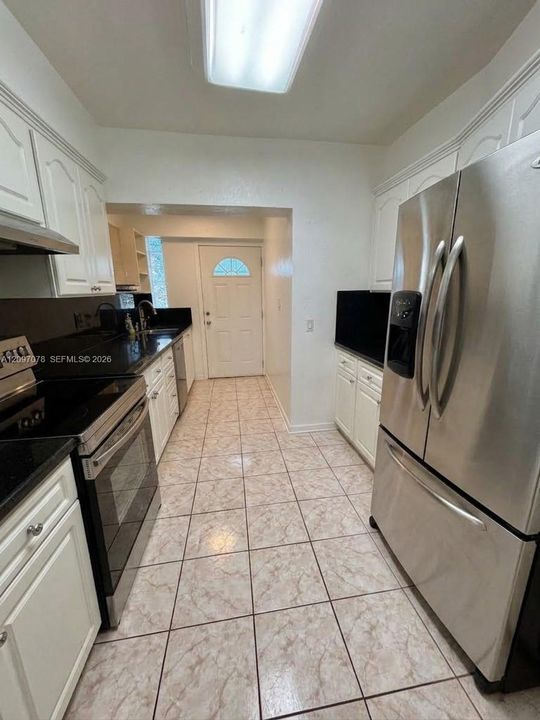 En Venta: $765,000 (4 camas, 2 baños, 1987 Pies cuadrados)