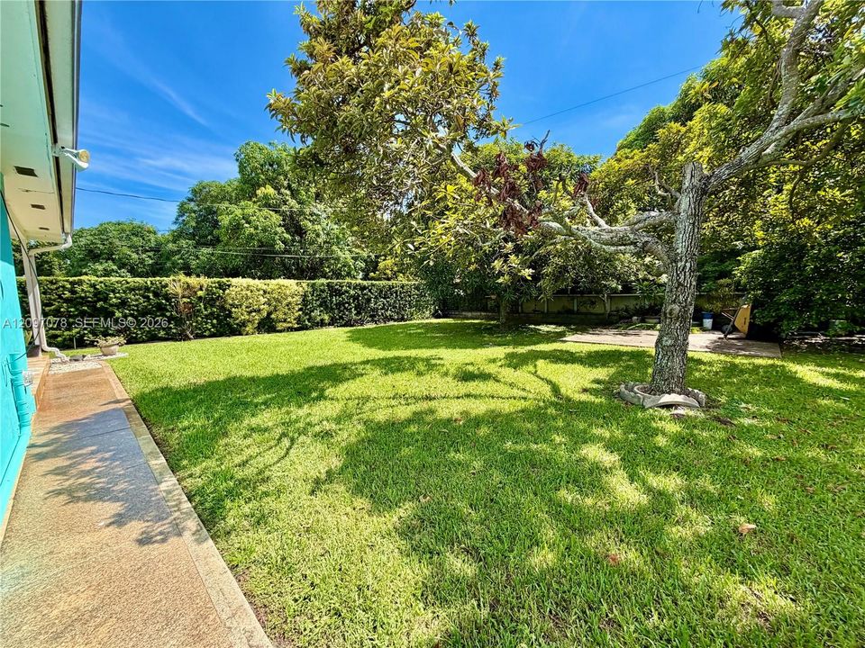 En Venta: $765,000 (4 camas, 2 baños, 1987 Pies cuadrados)