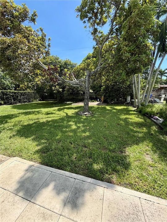En Venta: $765,000 (4 camas, 2 baños, 1987 Pies cuadrados)