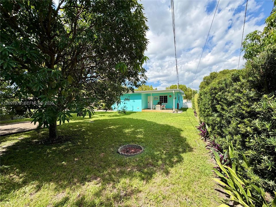 En Venta: $765,000 (4 camas, 2 baños, 1987 Pies cuadrados)