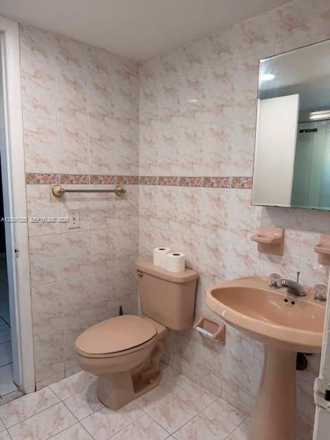 На продажу: $185,000 (2 спален, 1 ванн, 758 Квадратных фут)