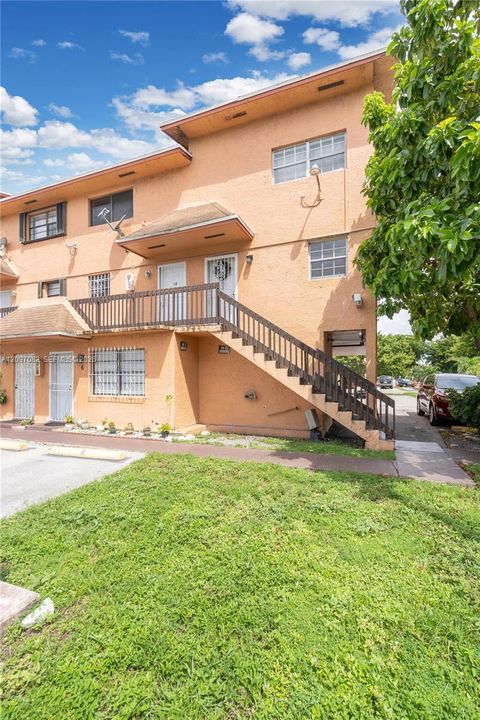 En Venta: $250,000 (2 camas, 1 baños, 856 Pies cuadrados)