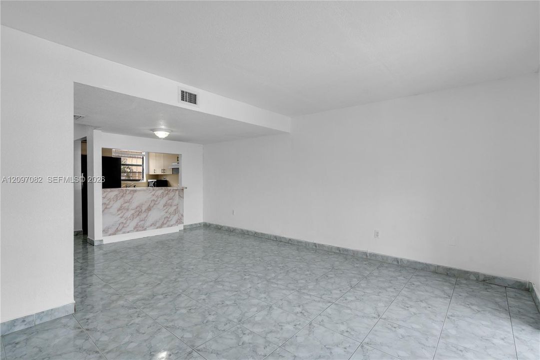 En Venta: $250,000 (2 camas, 1 baños, 856 Pies cuadrados)