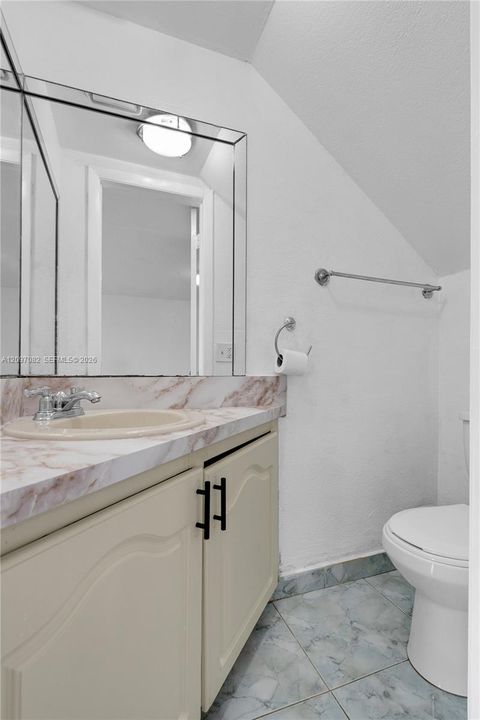 En Venta: $250,000 (2 camas, 1 baños, 856 Pies cuadrados)
