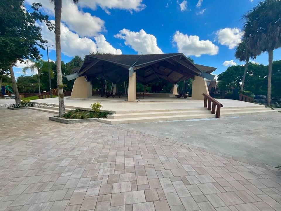 For Rent: $3,000 (2 beds, 2 baths, 1505 Square Feet)