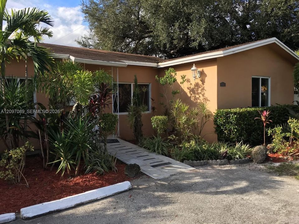 For Rent: $3,200 (3 beds, 2 baths, 1500 Square Feet)