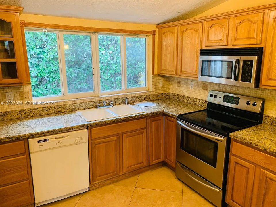 For Rent: $3,200 (3 beds, 2 baths, 1500 Square Feet)