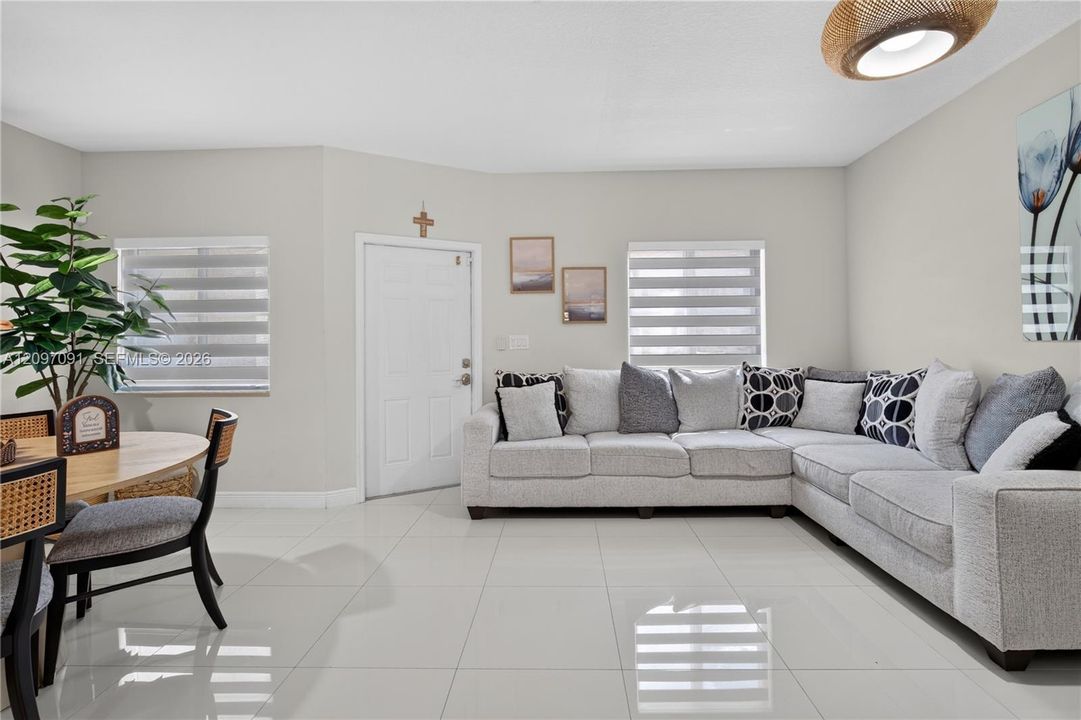 For Sale: $299,000 (3 beds, 2 baths, 1509 Square Feet)