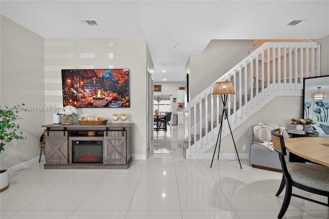 For Sale: $299,000 (3 beds, 2 baths, 1509 Square Feet)