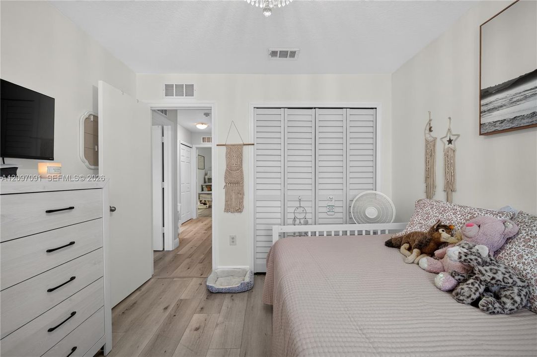 For Sale: $299,000 (3 beds, 2 baths, 1509 Square Feet)
