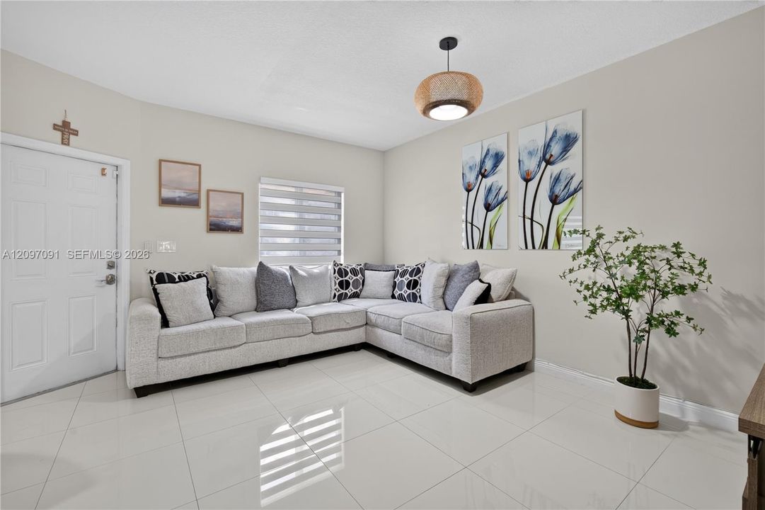 For Sale: $299,000 (3 beds, 2 baths, 1509 Square Feet)