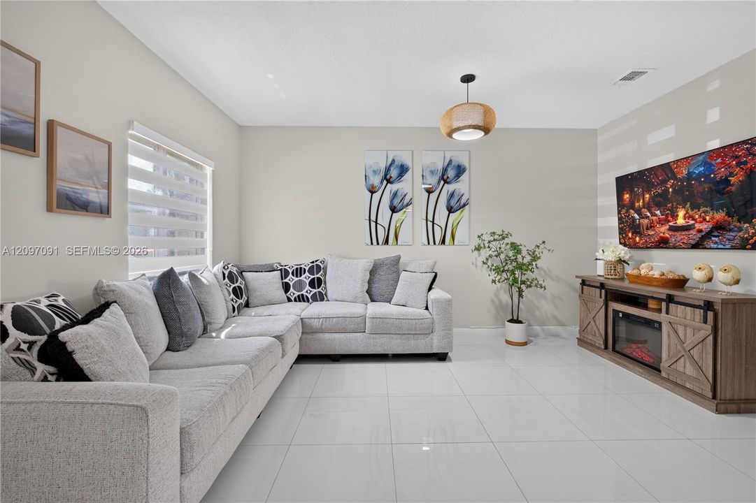 For Sale: $299,000 (3 beds, 2 baths, 1509 Square Feet)