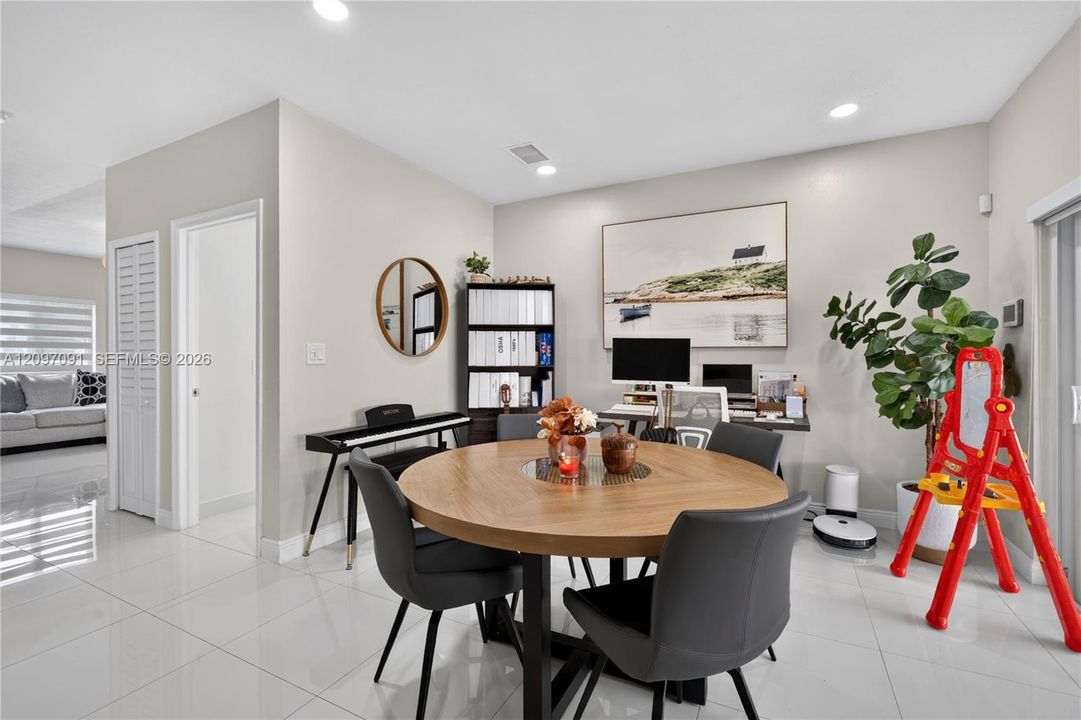 For Sale: $299,000 (3 beds, 2 baths, 1509 Square Feet)