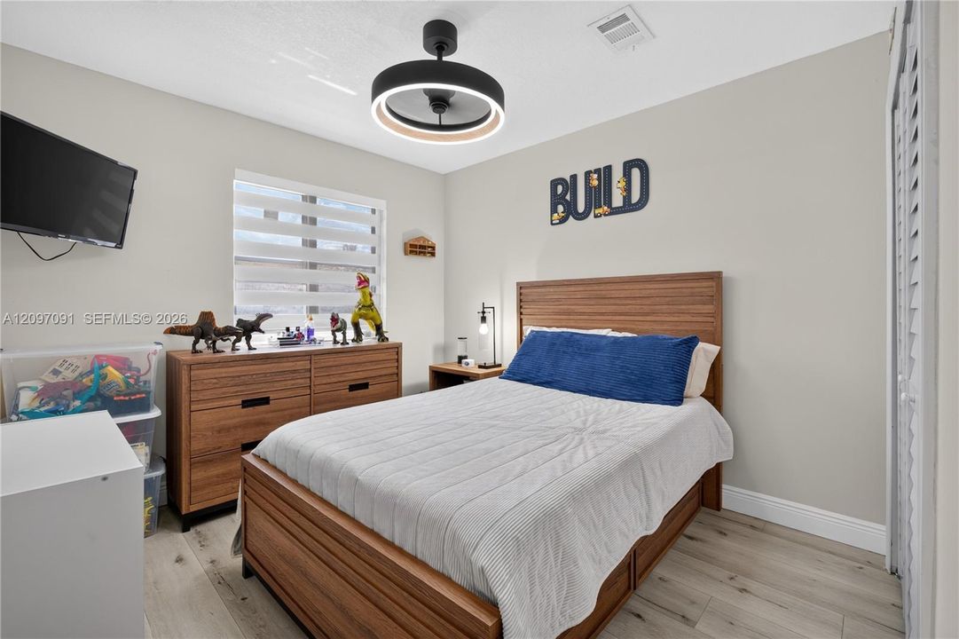 For Sale: $299,000 (3 beds, 2 baths, 1509 Square Feet)
