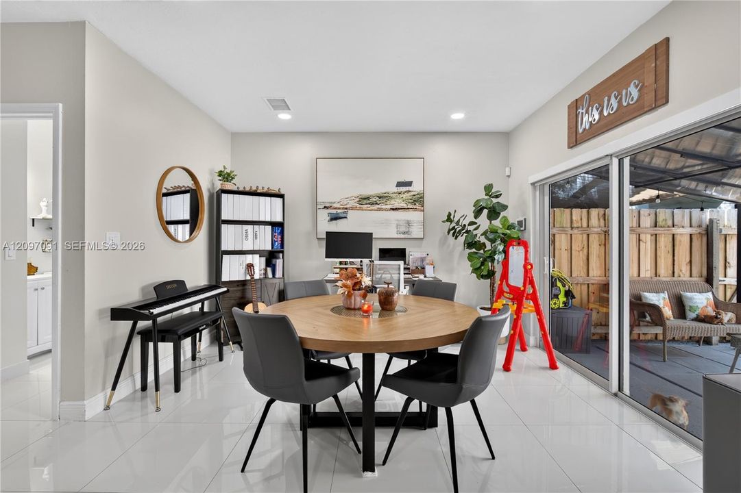 For Sale: $299,000 (3 beds, 2 baths, 1509 Square Feet)