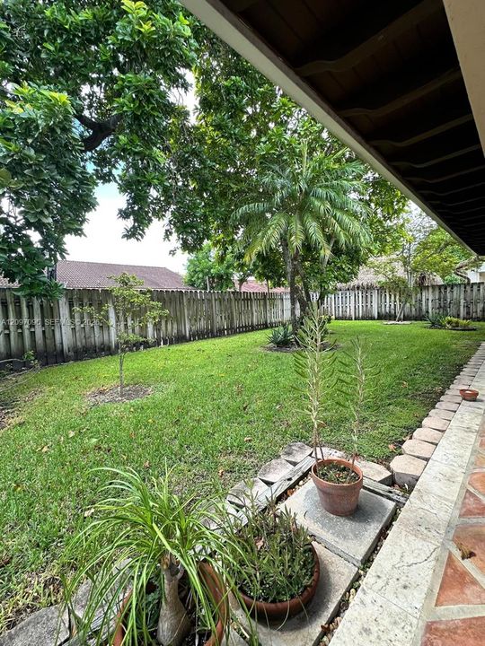 For Rent: $3,300 (4 beds, 2 baths, 1788 Square Feet)