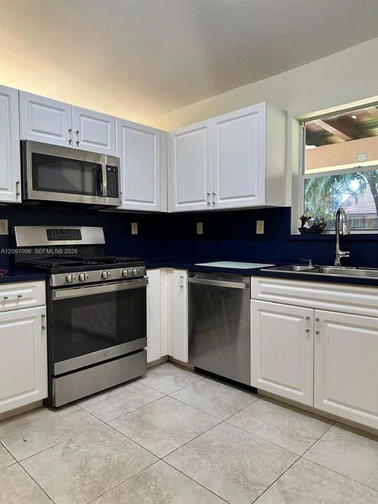 For Rent: $3,300 (4 beds, 2 baths, 1788 Square Feet)