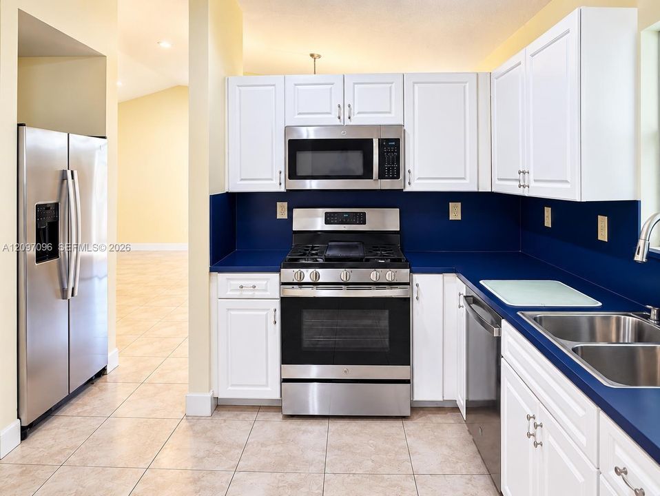For Rent: $3,300 (4 beds, 2 baths, 1788 Square Feet)