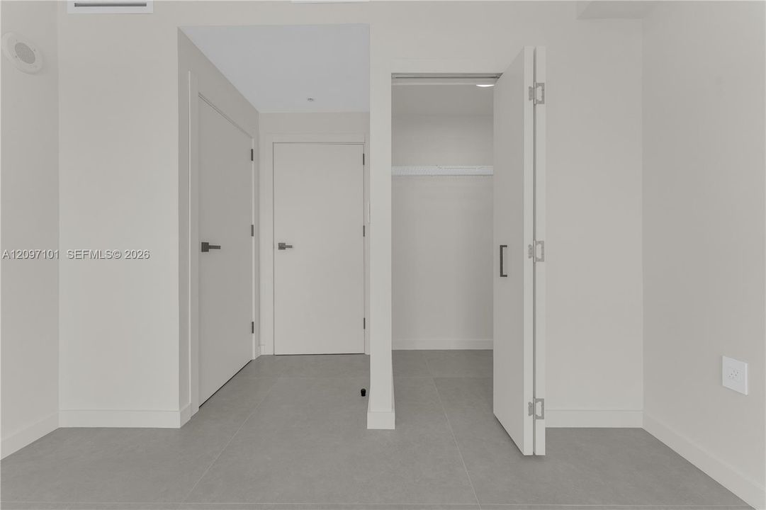 待售: $340,000 (2 贝兹, 2 浴室, 1220 平方英尺)