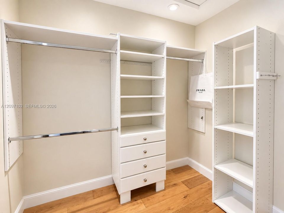 For Rent: $2,900 (2 beds, 2 baths, 1296 Square Feet)