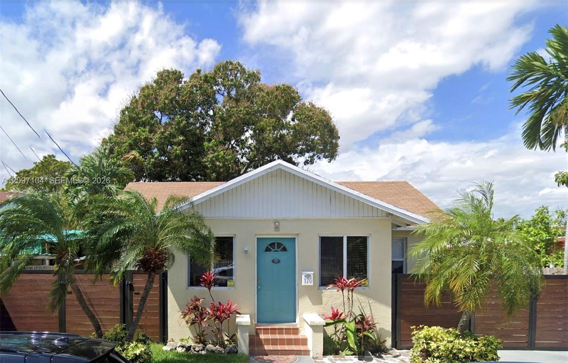 For Sale: $488,000 (3 beds, 2 baths, 910 Square Feet)