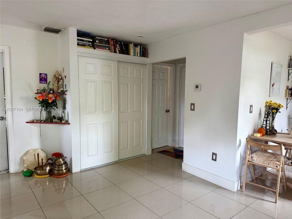 For Sale: $488,000 (3 beds, 2 baths, 910 Square Feet)