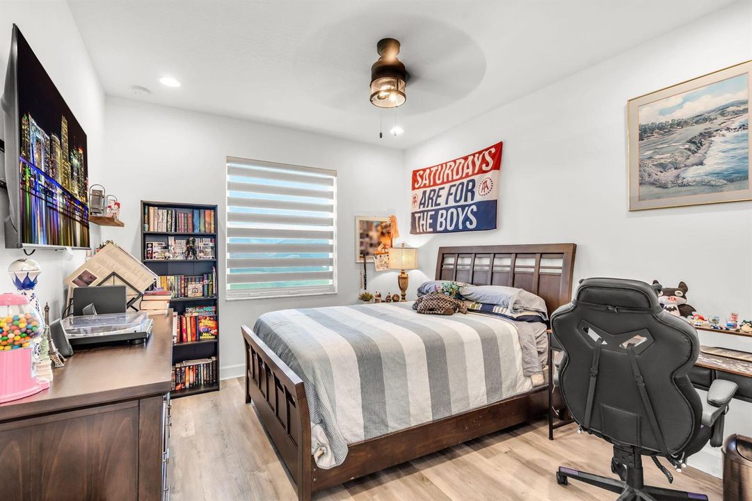 32-web-or-mls-19557Broad-32