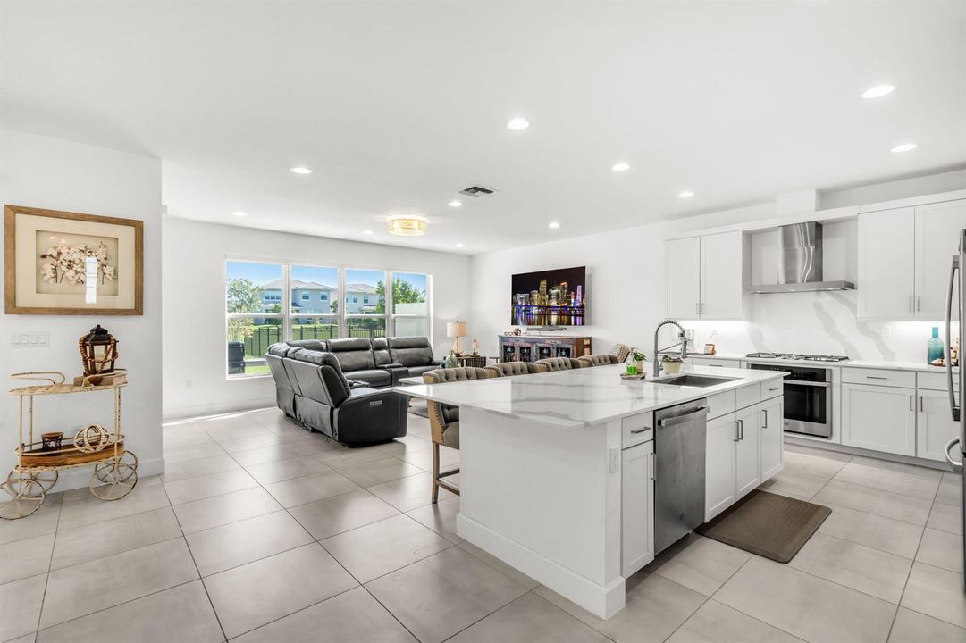 5-web-or-mls-19557Broad-5