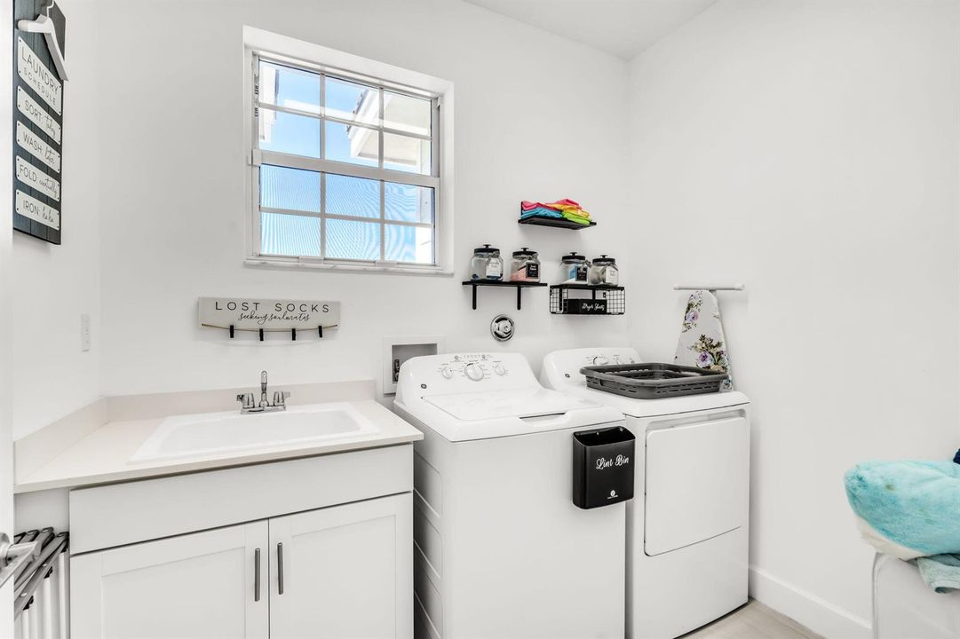 34-web-or-mls-19557Broad-34