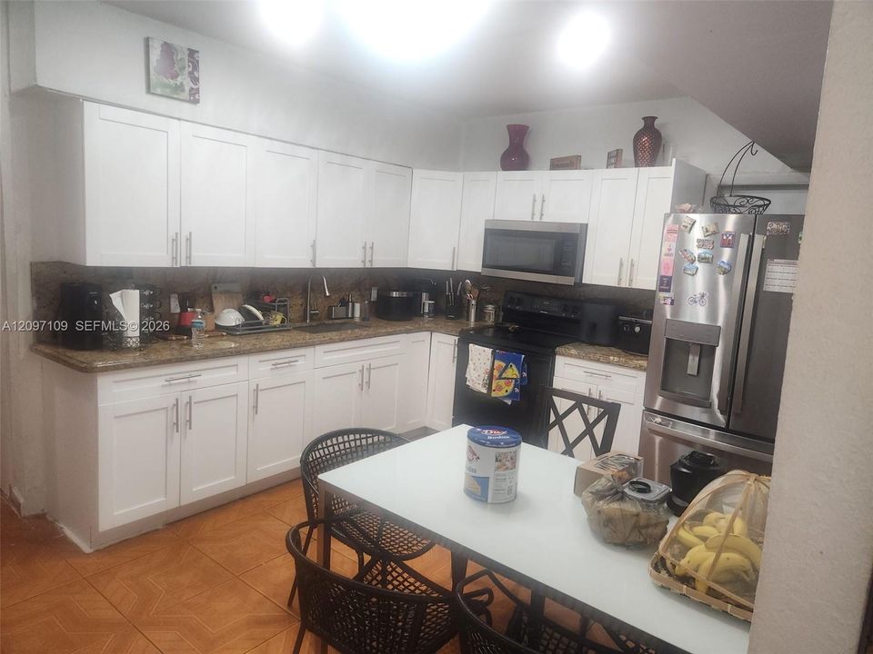 На продажу: $475,000 (5 спален, 3 ванн, 1744 Квадратных фут)