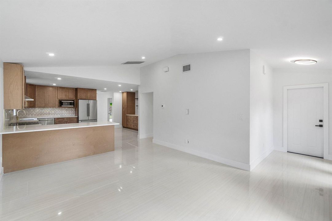 010-4879LincolnRoad-DelrayBeach-FL-33445