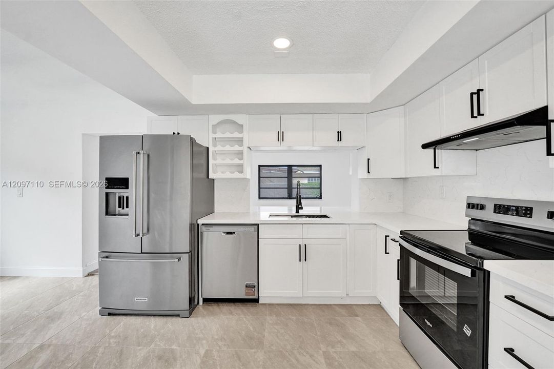 En Venta: $639,000 (3 camas, 2 baños, 1992 Pies cuadrados)