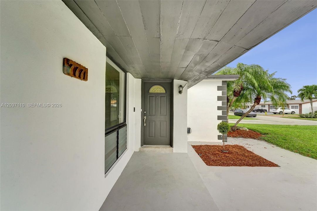 En Venta: $639,000 (3 camas, 2 baños, 1992 Pies cuadrados)