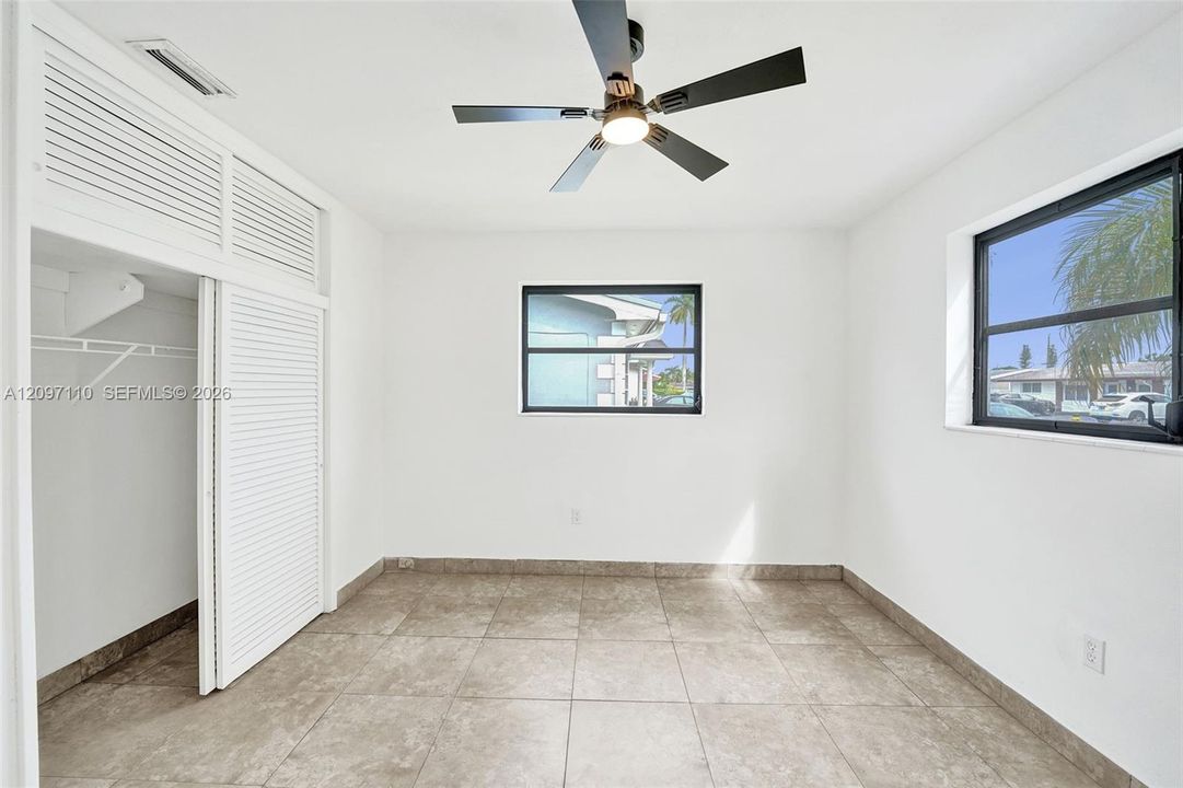 En Venta: $639,000 (3 camas, 2 baños, 1992 Pies cuadrados)