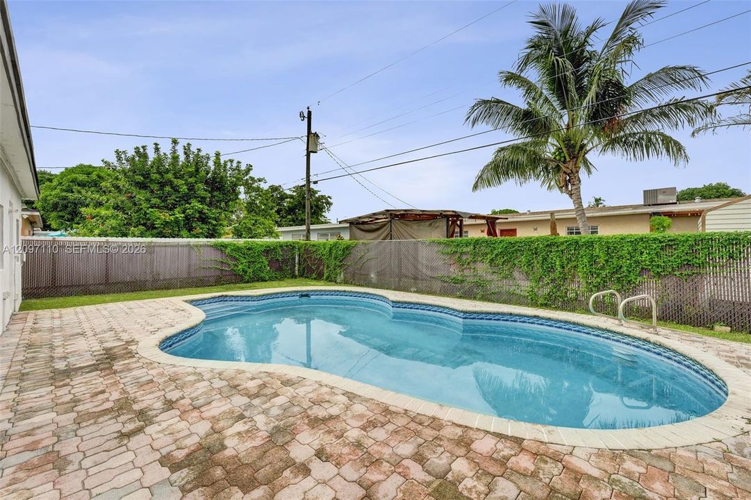 En Venta: $639,000 (3 camas, 2 baños, 1992 Pies cuadrados)