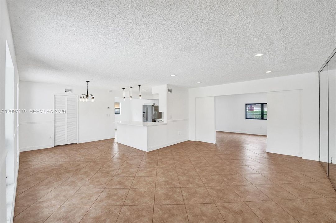 En Venta: $639,000 (3 camas, 2 baños, 1992 Pies cuadrados)