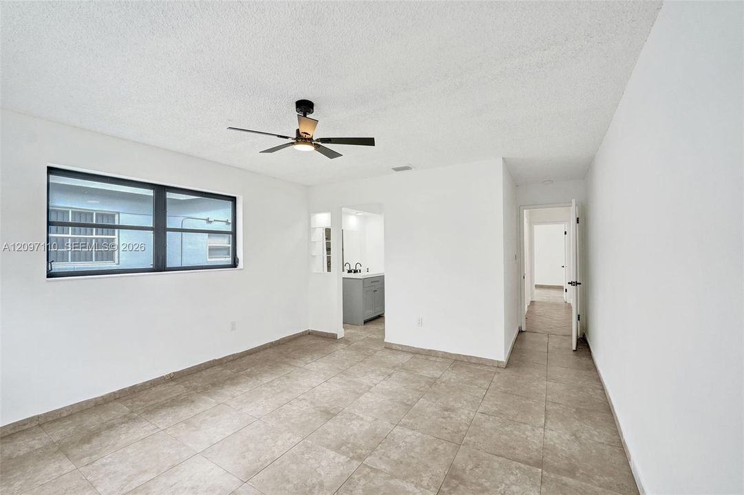 En Venta: $639,000 (3 camas, 2 baños, 1992 Pies cuadrados)