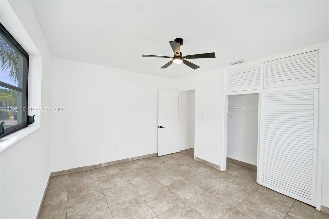 En Venta: $639,000 (3 camas, 2 baños, 1992 Pies cuadrados)