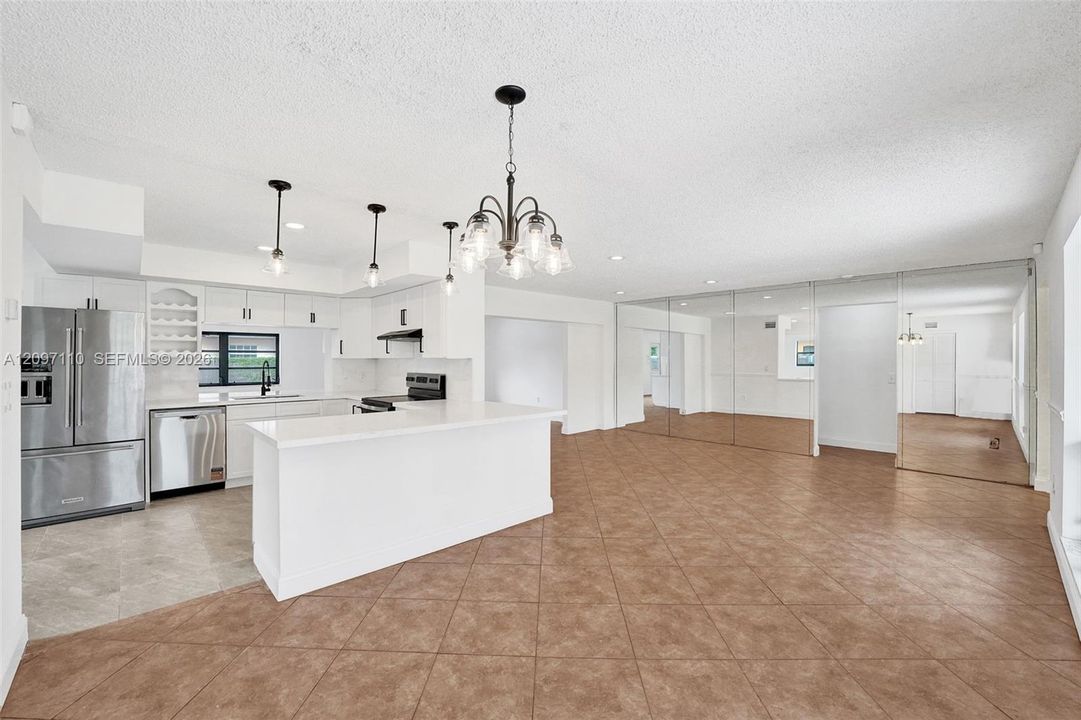 En Venta: $639,000 (3 camas, 2 baños, 1992 Pies cuadrados)